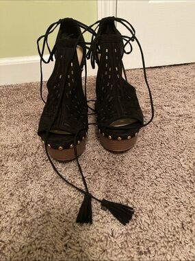 JustFab Black Perforated Lace-Up Peep Toe Platform Heels with Tassel Ties